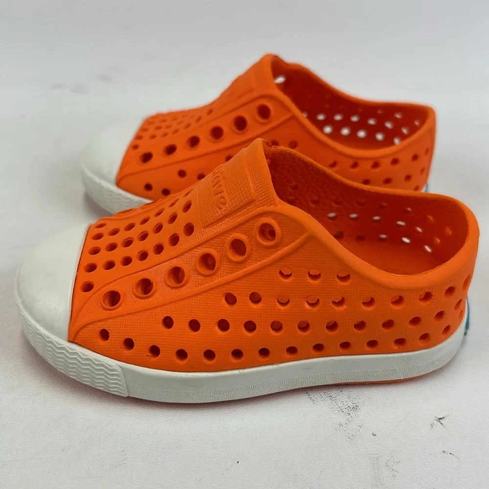 NATIVE Jefferson Orange SlipOn Waterproof Shoes Size C4